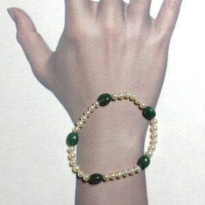 Freshwater Pearl and Green Onyx Stretch Bracelet.